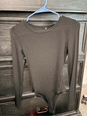 Women’s Black Long-Sleeve Ribbed Bodysuit